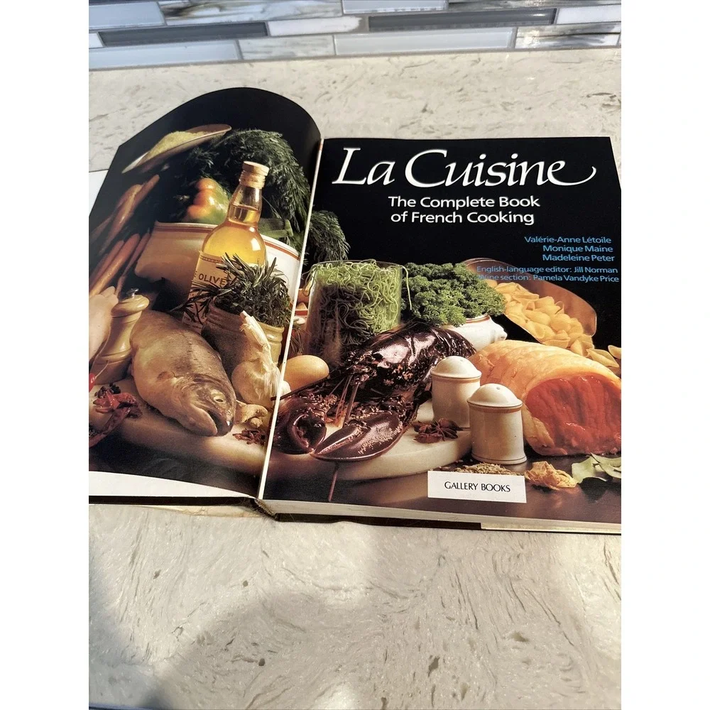 LA CUCINA: THE‎ COMPLETE BOOK OF ITALIAN COOKING By Myra Street - Hardcover *VTG